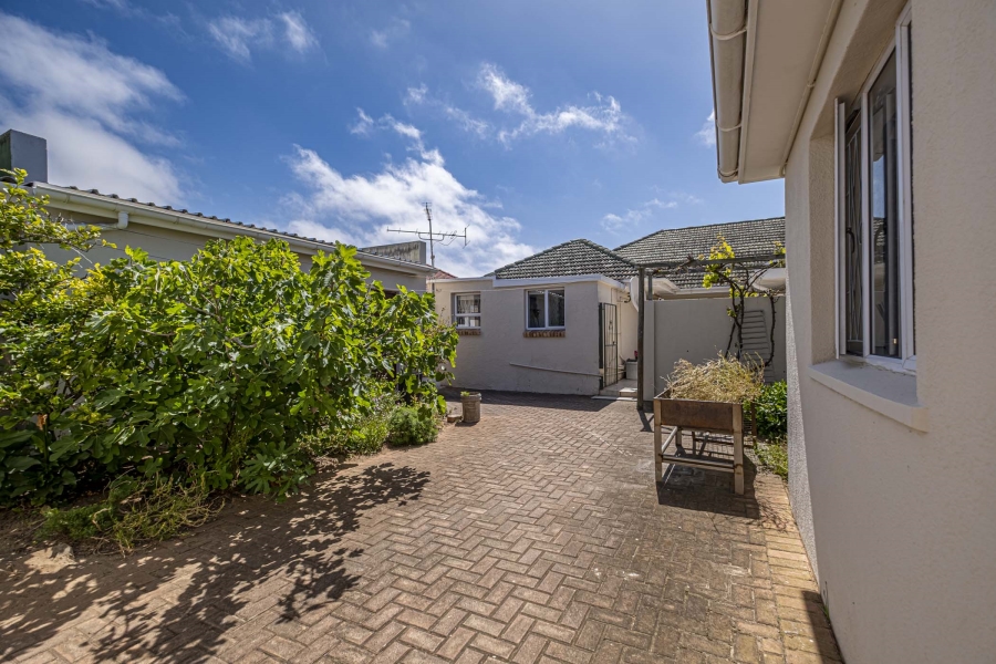 13 Bedroom Property for Sale in Summerstrand Eastern Cape